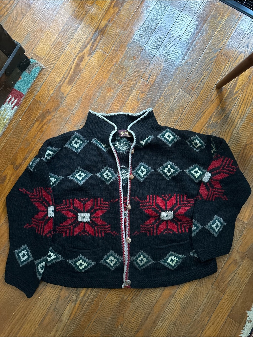 ISHKA Artesanías Ecuador 100% Wool Handknit Cardigan